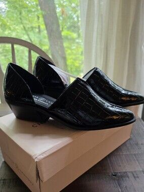 Chinese Laundry Black Sole with Gold Accents